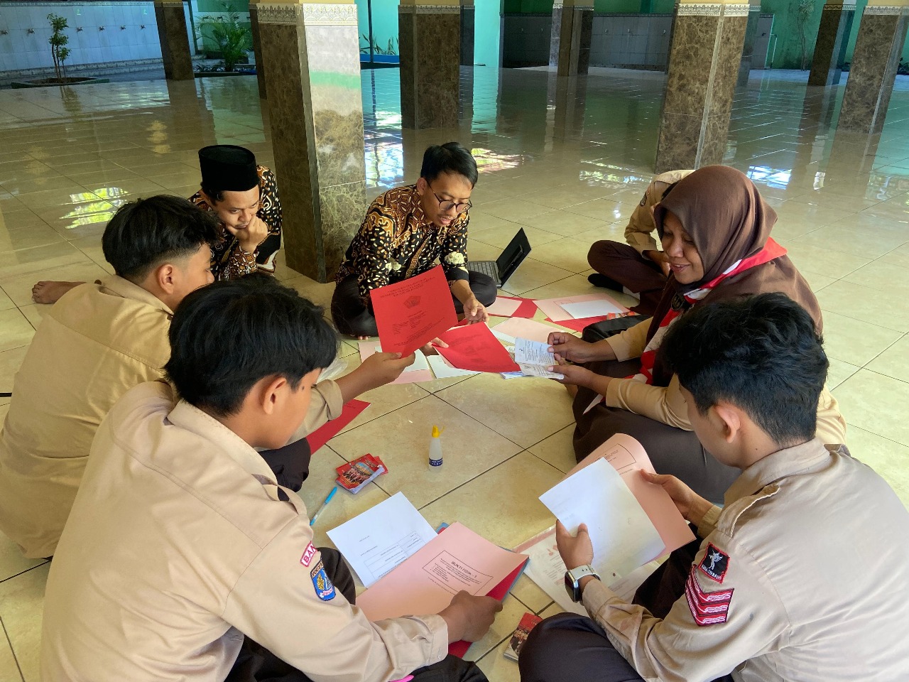 Tatap Pramuka Garuda, Penggalang MTsN 9 Bantul Siapkan Portofolio dengan Serius